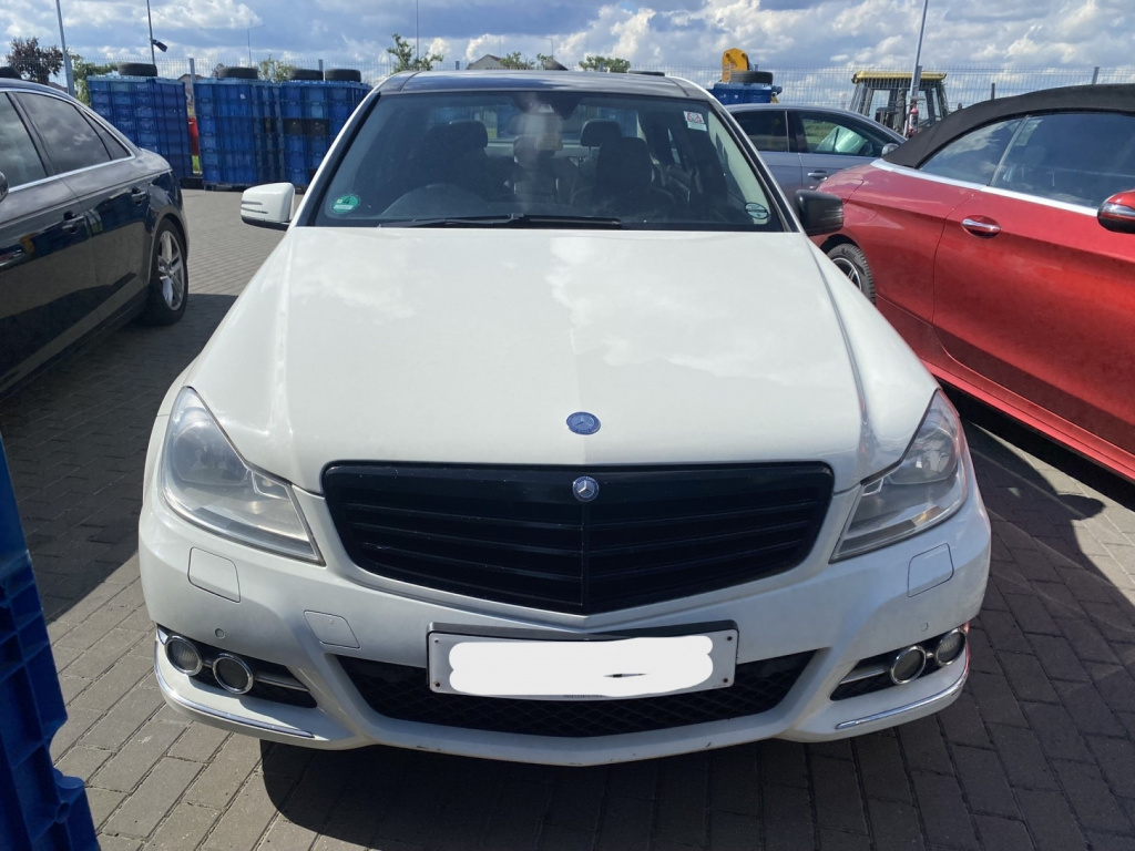 Dezmembrez Mercedes Clasa C (W204) 2.2 CDI 2011, OM651911