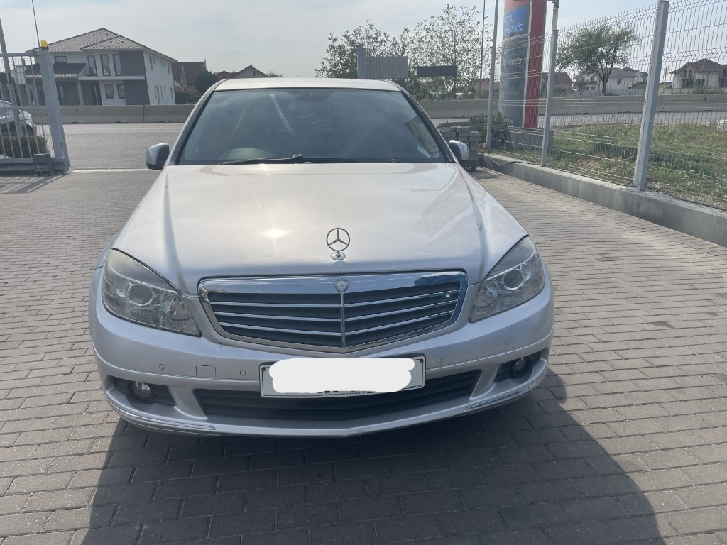 Dezmembrez Mercedes Clasa C (W204) 2010, OM651911