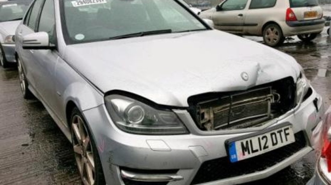 Dezmembrez Mercedes Clasa c