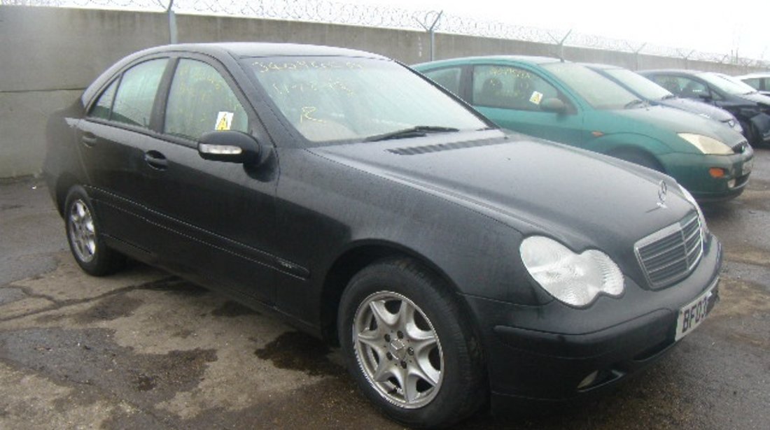 Dezmembrez Mercedes Clasa C180