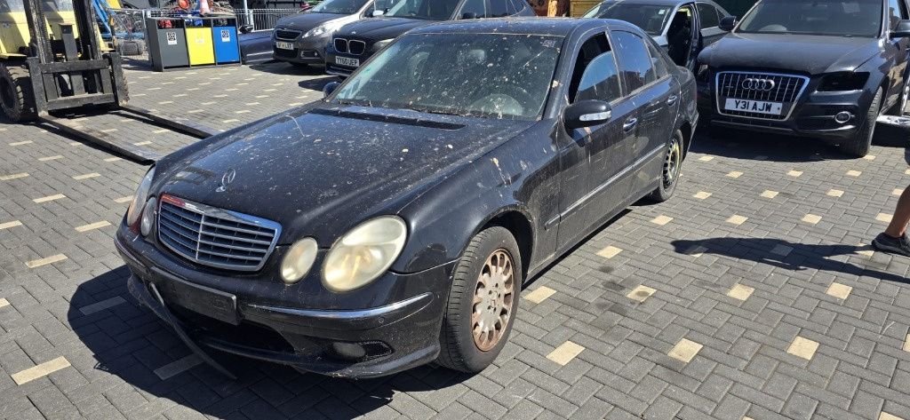 Dezmembrez Mercedes Clasa E (W211) 2.2 CDI 2004, OM646961