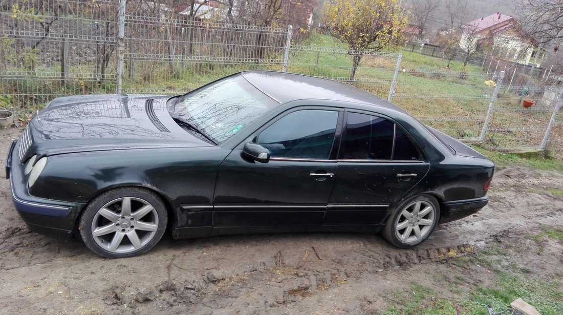 Dezmembrez Mercedes E 220cdi W210 facelift Avantgarde 1999.2000.2001.2002.