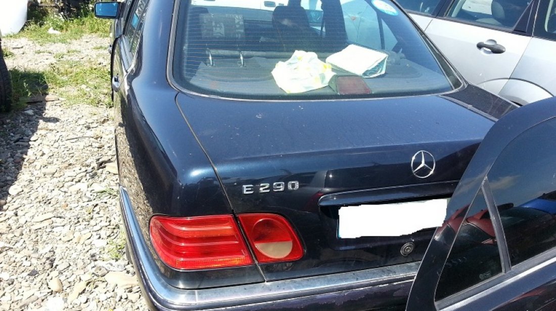 Dezmembrez Mercedes E 290 limuzina din 98