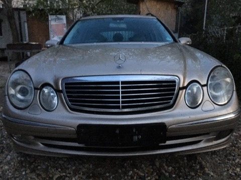 Dezmembrez Mercedes E Class w211 2002