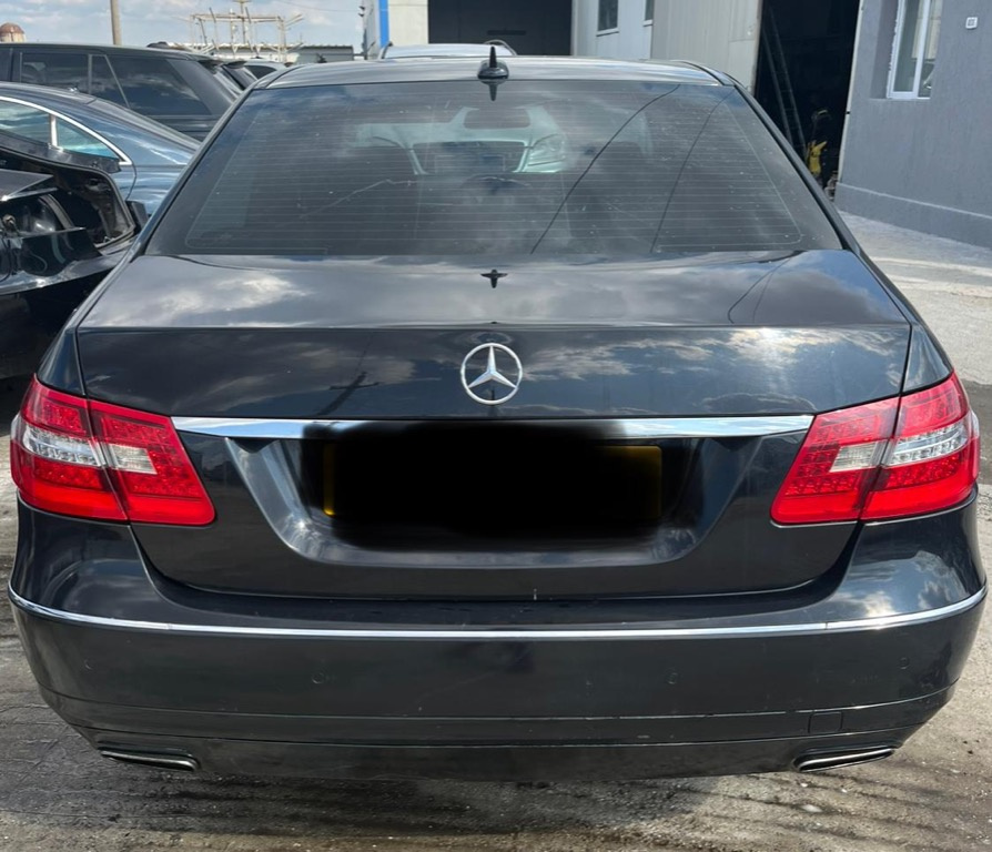 Dezmembrez Mercedes e class w212 motor 2.2 cod 651