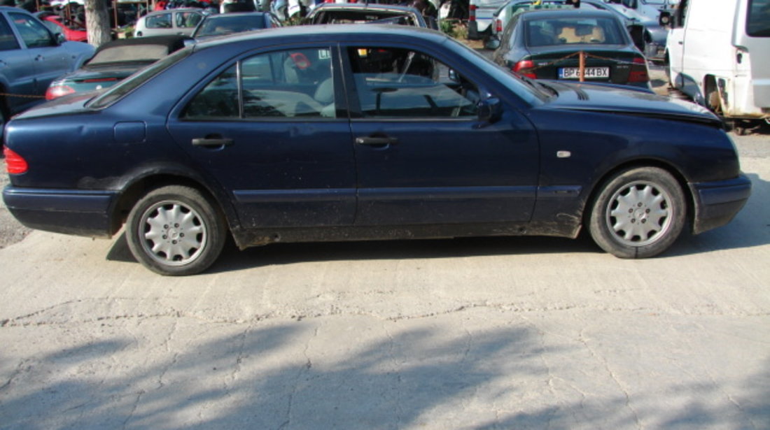 Dezmembrez Mercedes E200 Din Anul 1996