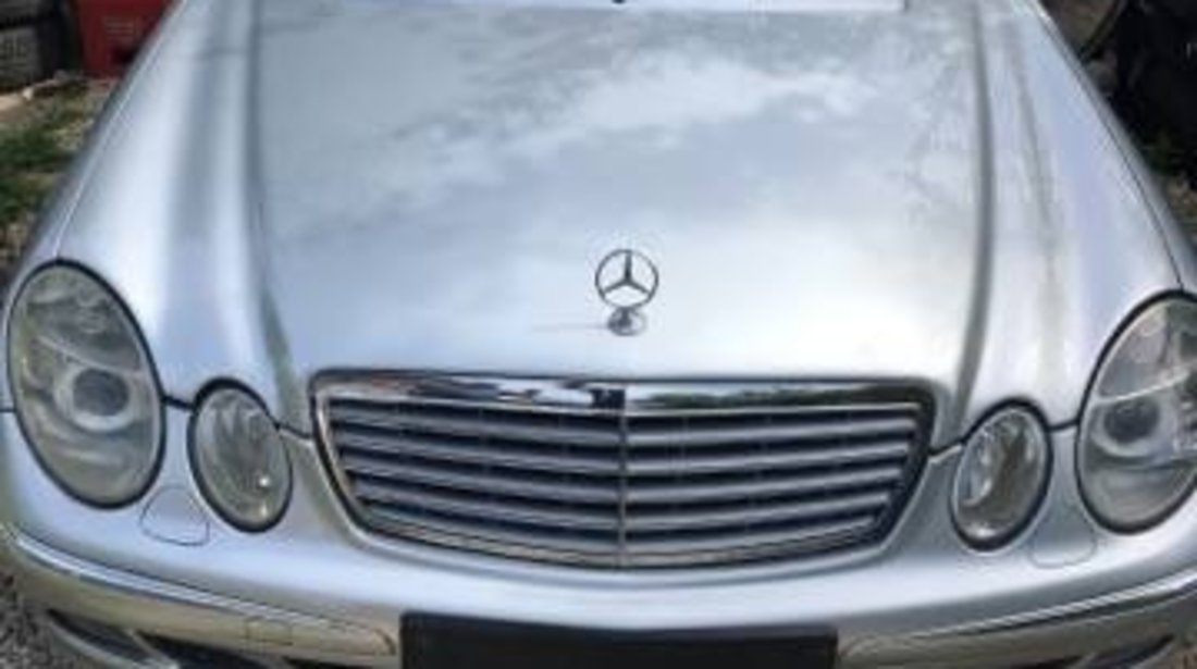 Dezmembrez Mercedes E200 w211 2004