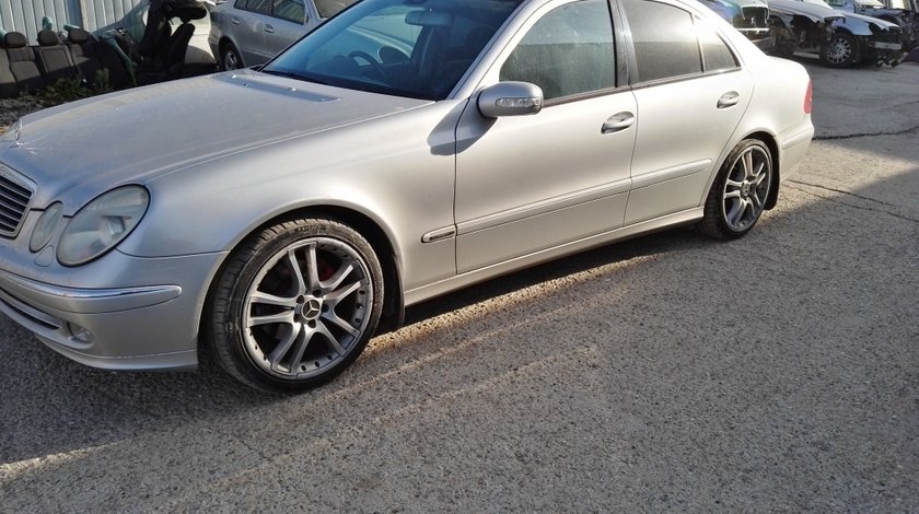 Dezmembrez Mercedes E220 cdi 2004 W211