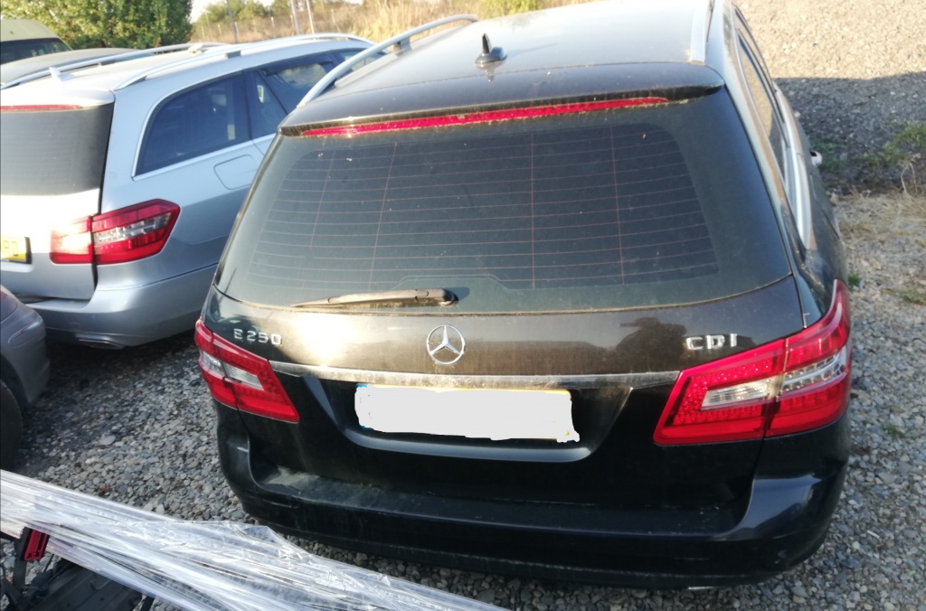 Dezmembrez mercedes e220 cdi s212