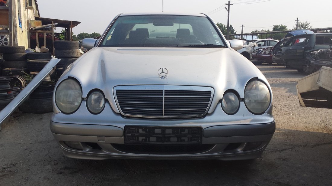 Dezmembrez Mercedes E220 CDI W210 an 2001 2.2d