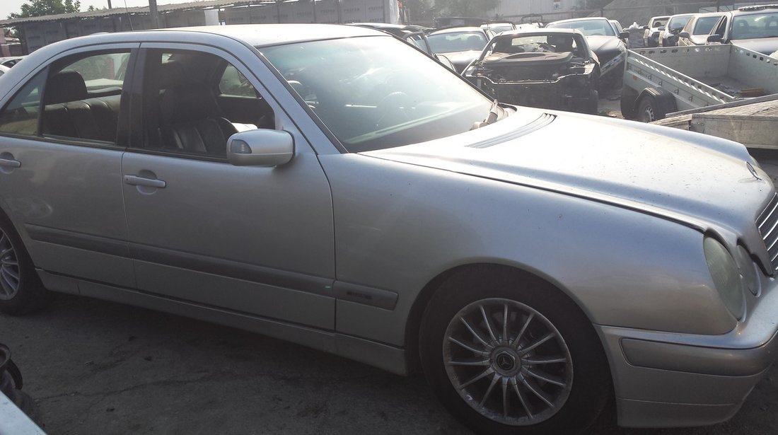 Dezmembrez Mercedes E220 CDI W210 an 2001 2.2d