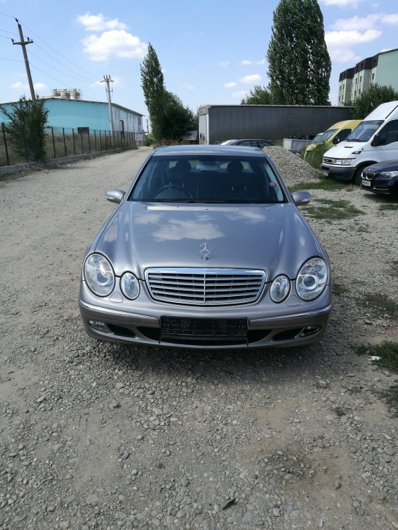 Dezmembrez Mercedes E220 cdi w211 oem 646961
