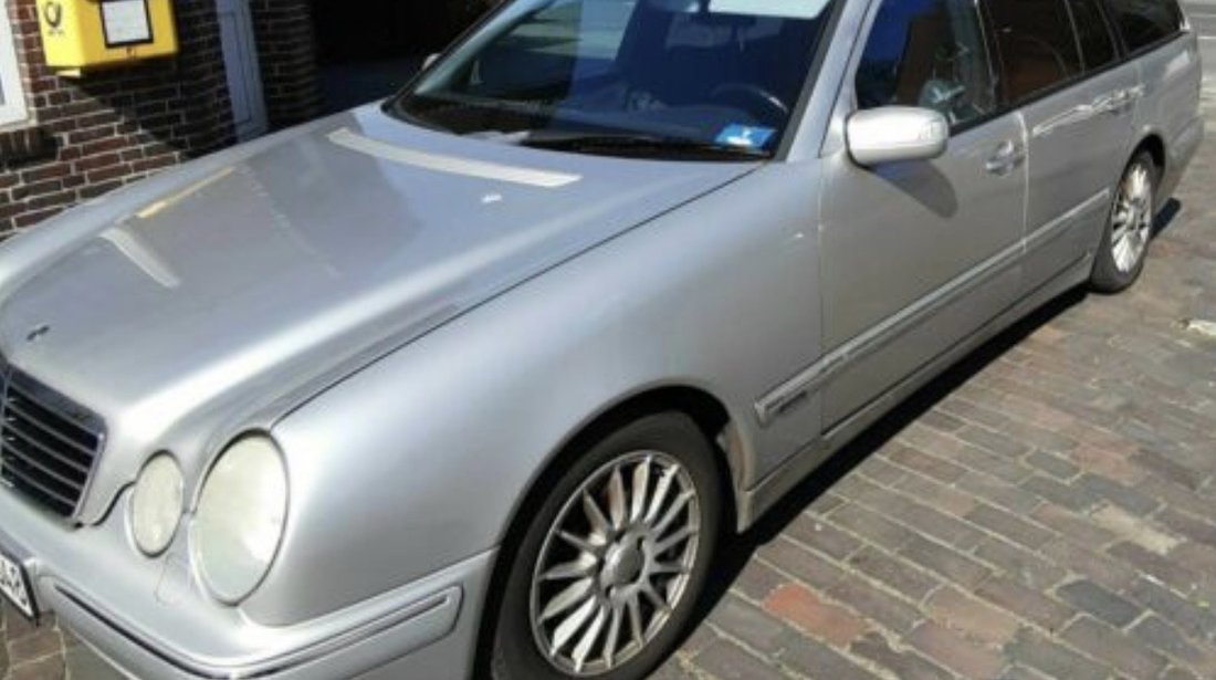 Dezmembrez Mercedes e220 d w210