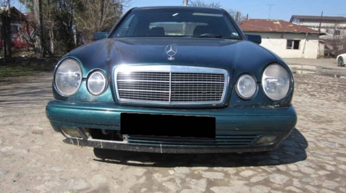 Dezmembrez Mercedes E220 W210