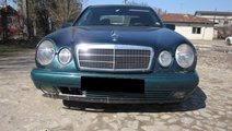 Dezmembrez Mercedes E220 W210