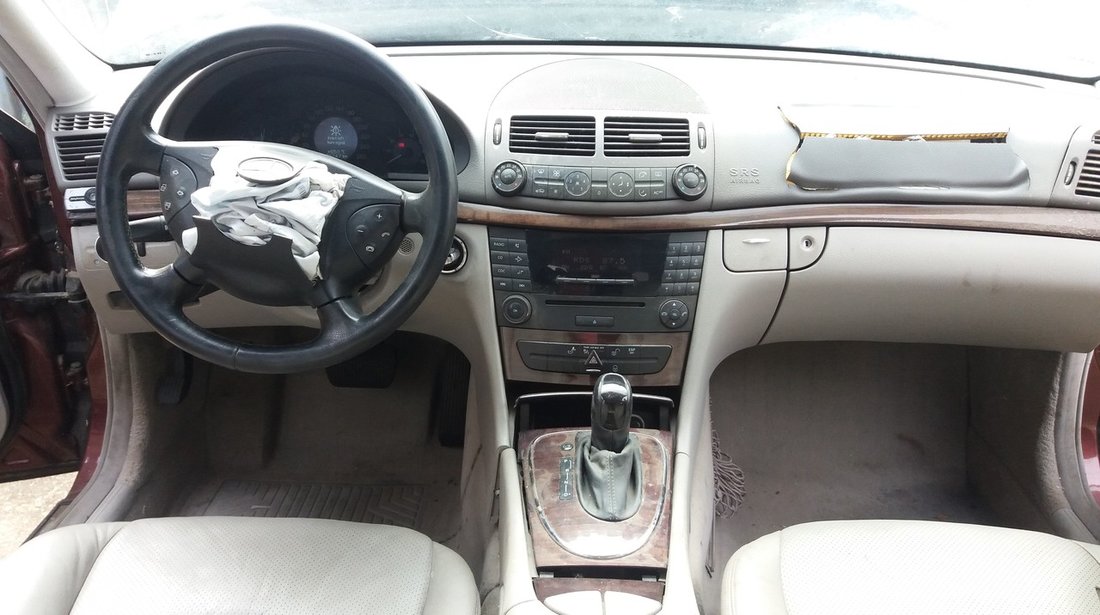 Dezmembrez Mercedes E240 W211 2.6i