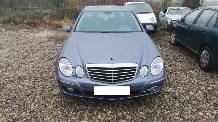 Dezmembrez Mercedes e270 cdi w211