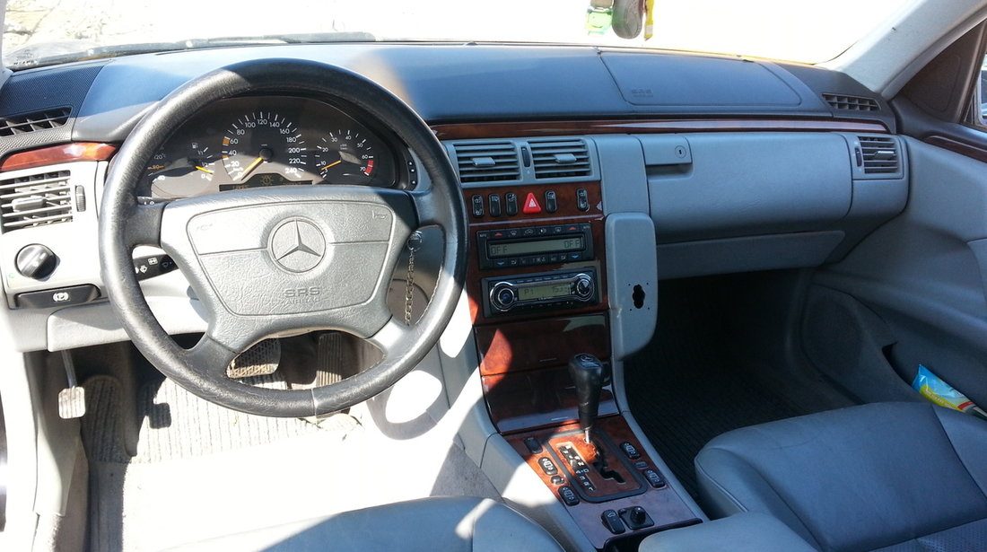 Dezmembrez Mercedes Eclass E240 1996-2001 W210