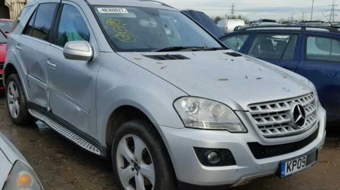 Dezmembrez Mercedes ML 320cdi