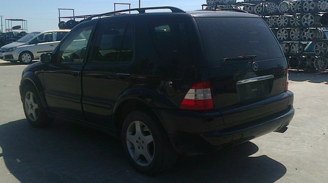 Dezmembrez Mercedes ML din 2002, 4.0D