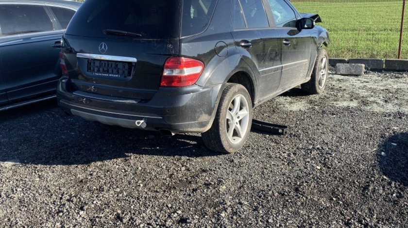 Dezmembrez mercedes ML W164 320 cdi