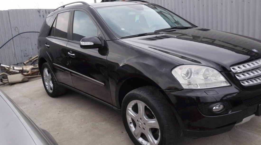 Dezmembrez Mercedes ML W164 320 CDI