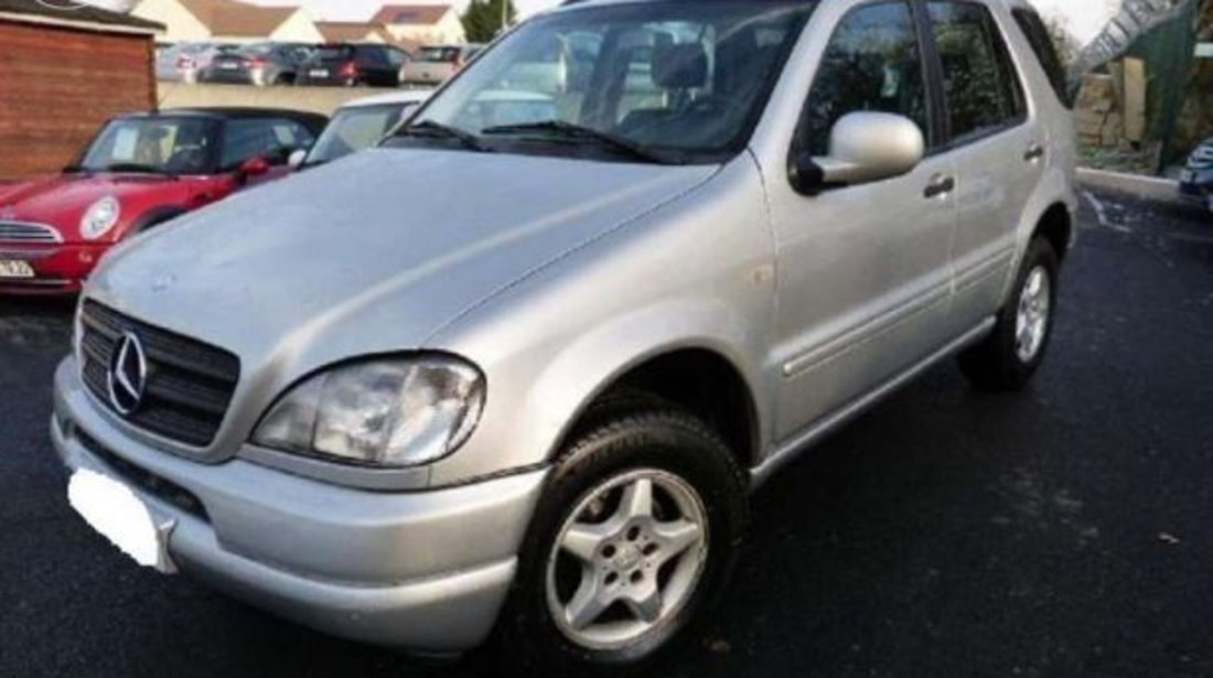 Dezmembrez Mercedes ML320 w163 2001