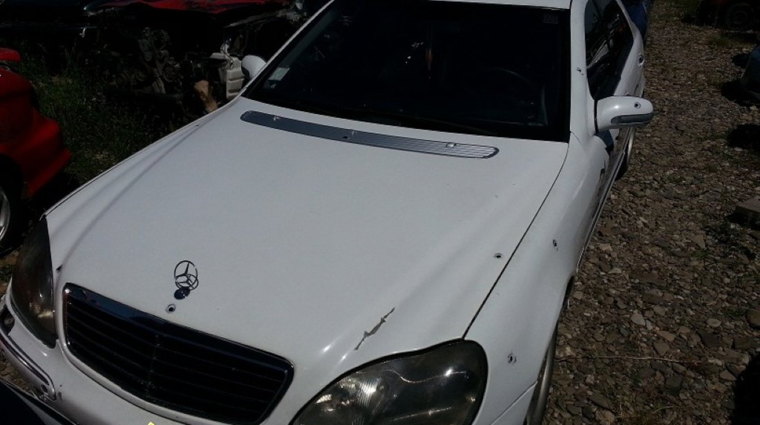 Dezmembrez Mercedes S 320 din 2001