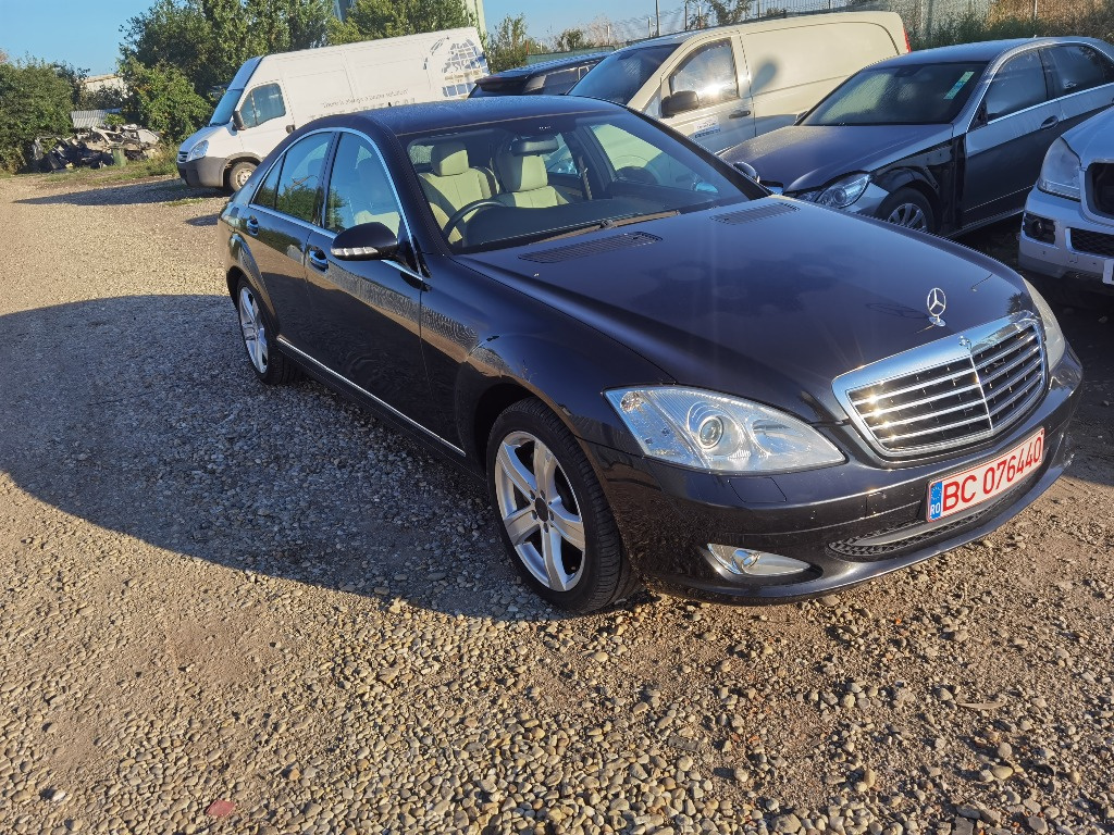 Dezmembrez Mercedes S-CLASS W221