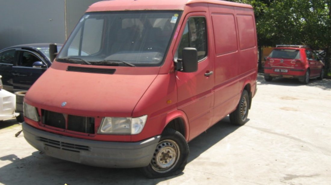 Dezmembrez Mercedes Sprinter din 2001 2 2d