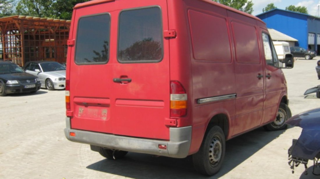 Dezmembrez Mercedes Sprinter din 2001 2 2d