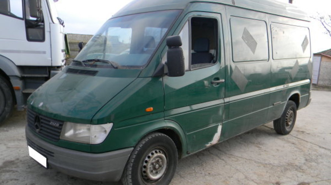 Dezmembrez Mercedes Sprinter W903 2.2 CDI,2001