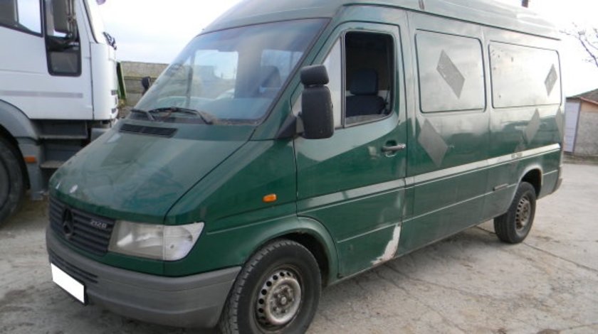 Dezmembrez Mercedes Sprinter W903 2.2 CDI,2001