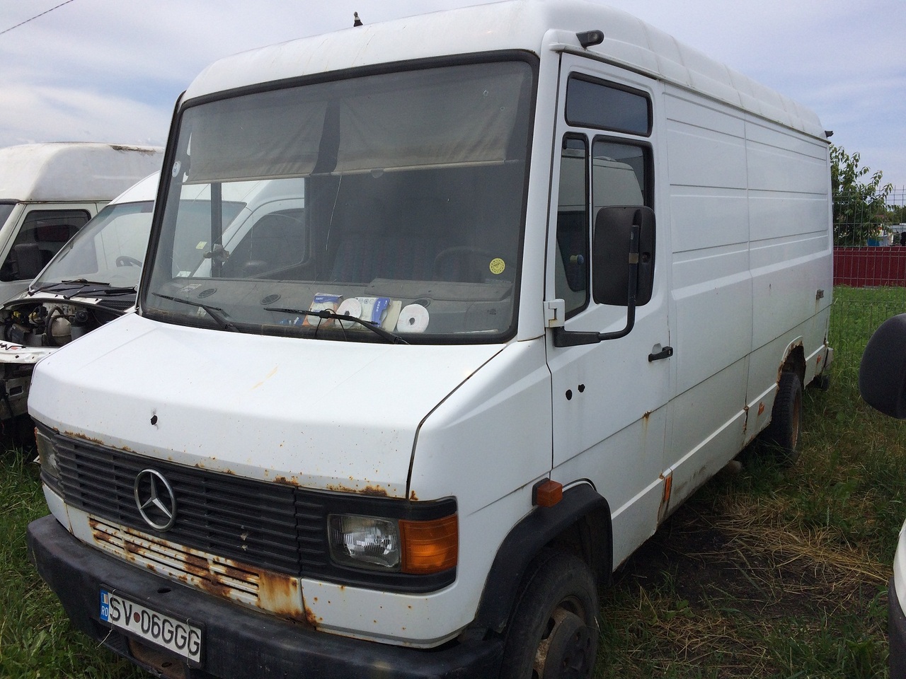 Dezmembrez Mercedes Vario 4,0 diesel 1997