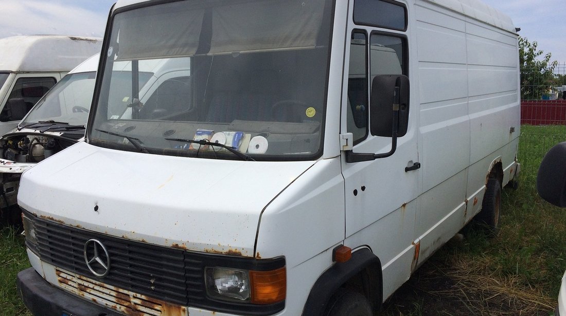 Dezmembrez Mercedes Vario 4,0 diesel 1997