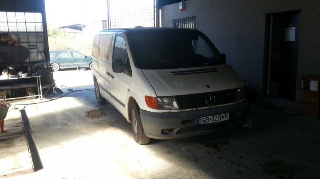 Dezmembrez mercedes vito 2 2 108