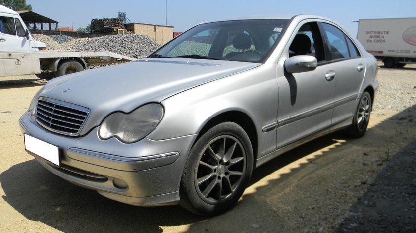 Dezmembrez Mercedes W203 C220 CDI sedan an 2002