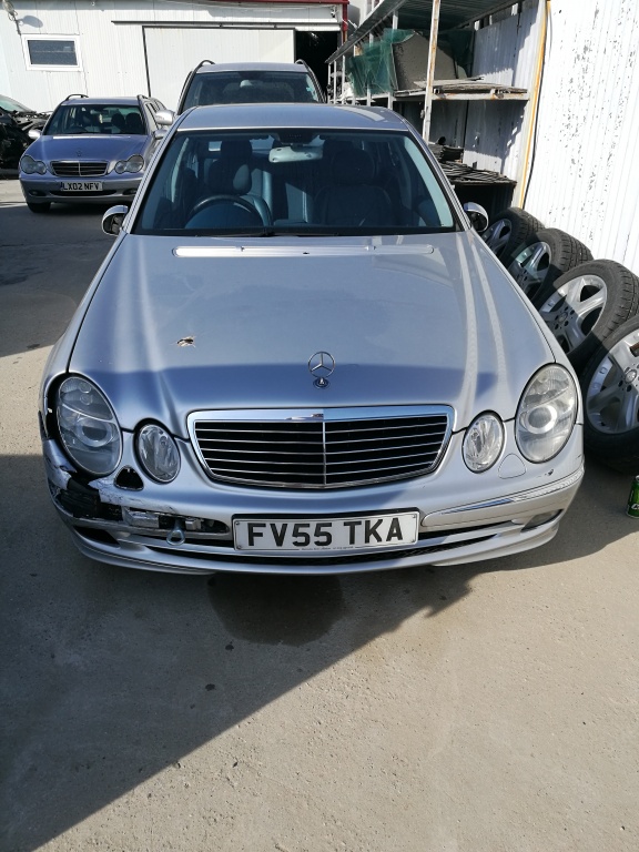 Dezmembrez Mercedes w211 e220 cdi