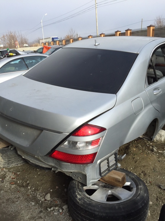 Dezmembrez Mercedes W221 S-klass 320CDI 2007