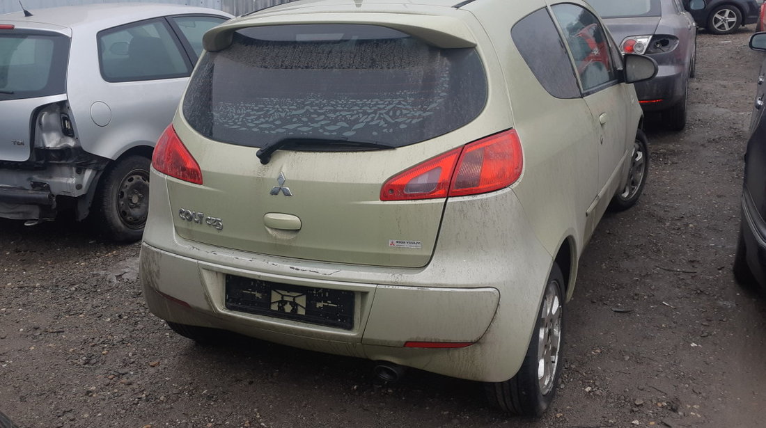 Dezmembrez Mitsubishi Colt, 1.5 benzina, an 2006, 3 usi