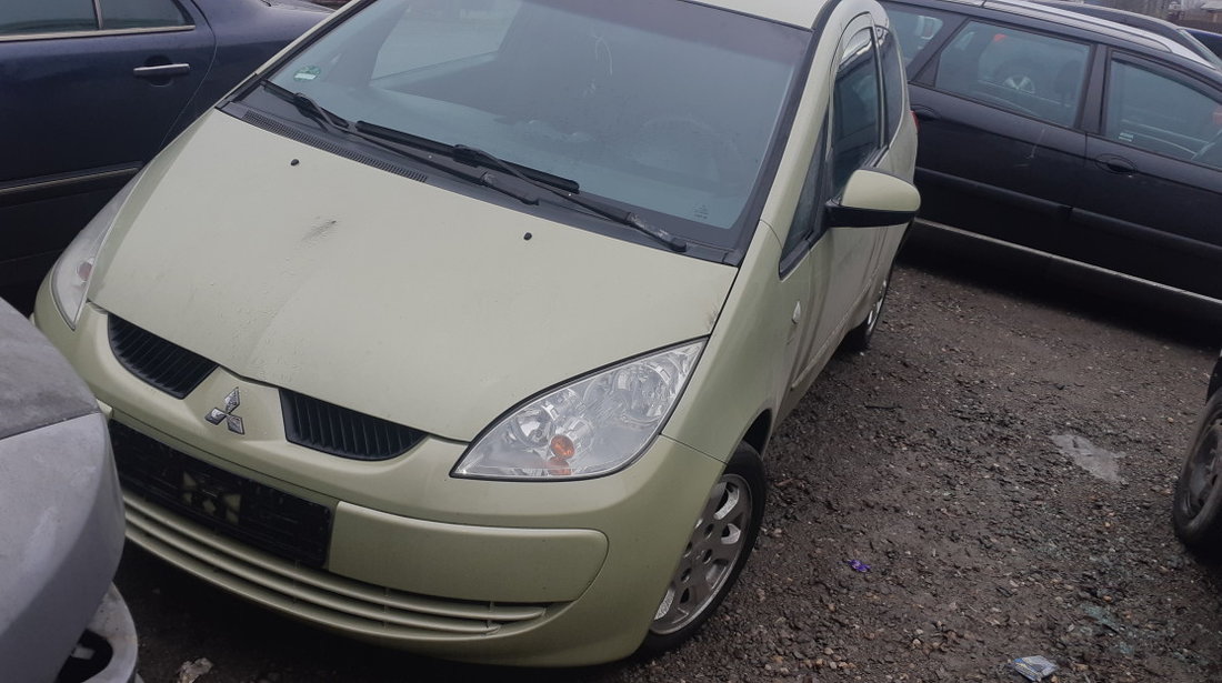 Dezmembrez Mitsubishi Colt, 1.5 benzina, an 2006, 3 usi