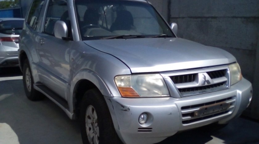 Dezmembrez Mitsubishi Pajero III, an 2007, motorizare 3.2 D 4WD