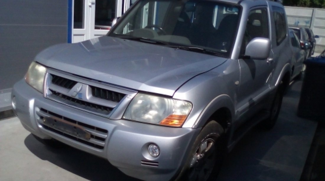 Dezmembrez Mitsubishi Pajero III, an 2007, motorizare 3.2 D 4WD