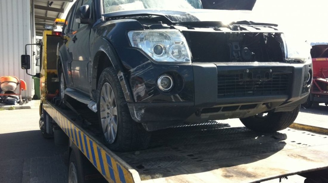 Dezmembrez Mitsubishi Pajero IV 3.2 DI-D 4m41 160 cp 2008