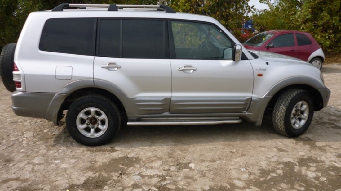 Dezmembrez Mitsubishi Pajero