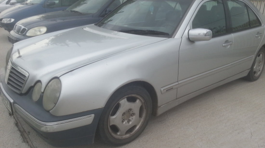 Dezmembrez motor mercedez e200 2.2 cdi 85kw 2000