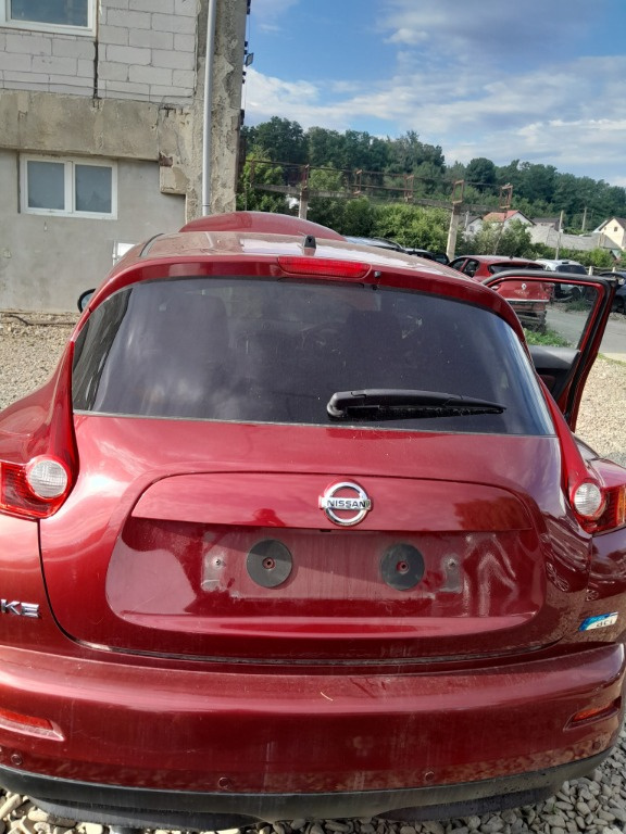 Dezmembrez Nissan Juke