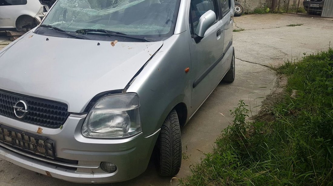 Dezmembrez Opel Agila an 2002 motor 1.2 benzina