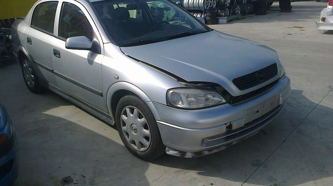 Dezmembrez Opel Astra, an 2001