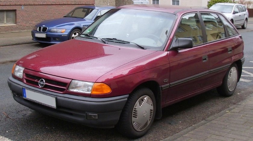 Dezmembrez Opel Astra F an fabr. 1993, 1.4i